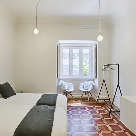 Bmyguest - Fifty Two * Lissabon